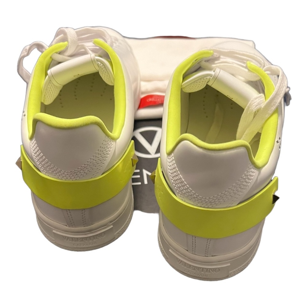 Valentino Garavani
Backnet VLOGO sneakers
Size: 42